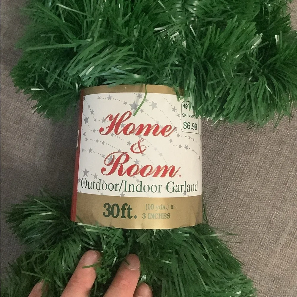 NWT outdoor/indoor garland 30 ft